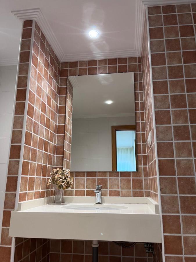 Gatu Villa Elvira Junto Al Hospital Y Playa 2 Dormit Y 2 Banos, Preferente Mayores De 25 Anos Y Familias Cádiz Eksteriør bilde