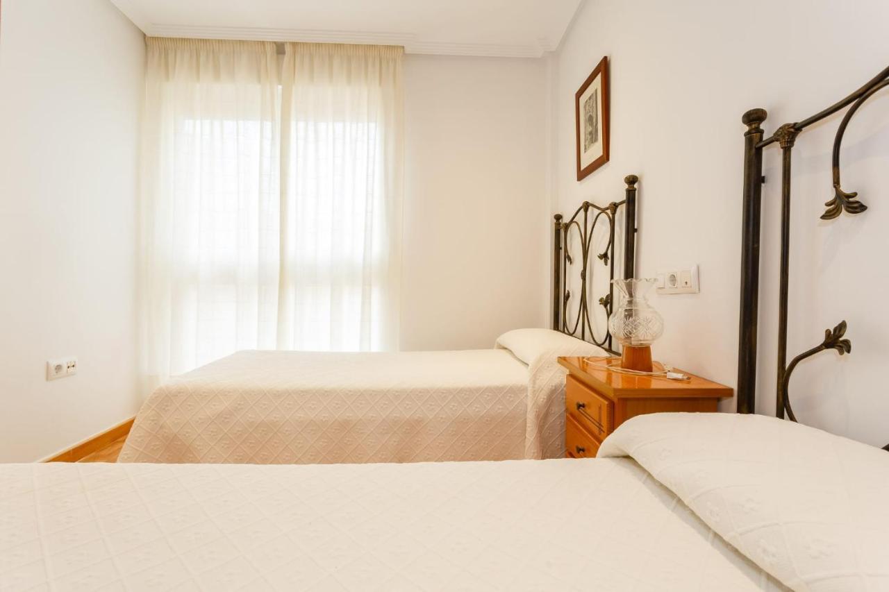 Gatu Villa Elvira Junto Al Hospital Y Playa 2 Dormit Y 2 Banos, Preferente Mayores De 25 Anos Y Familias Cádiz Eksteriør bilde
